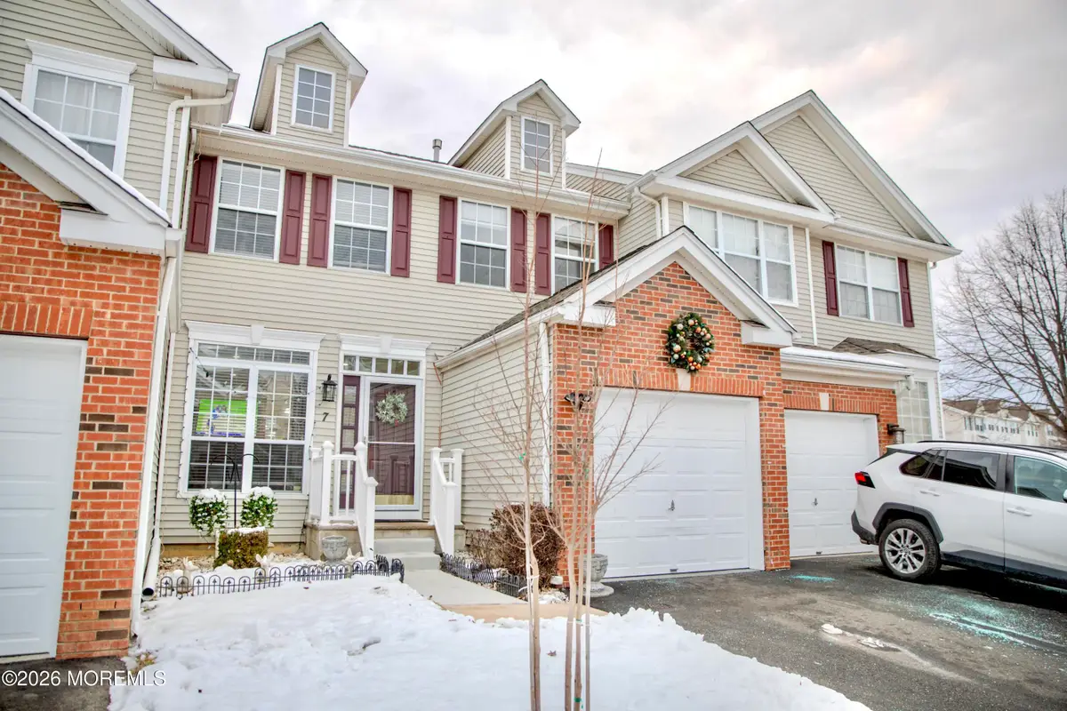 7 Leshyk Drive, Parlin, NJ 08859 - Image #1