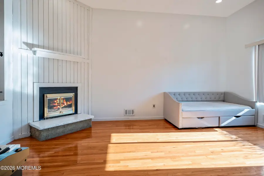 424 Middlewood Road, Middletown, NJ 07748 - Image #2