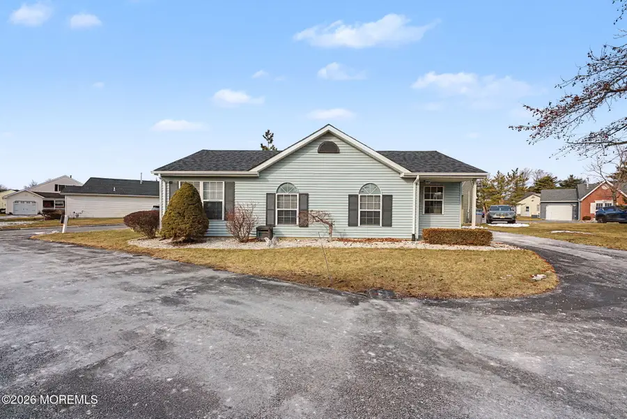 32 Carnaby Close, Freehold, NJ 07728 - Image #2