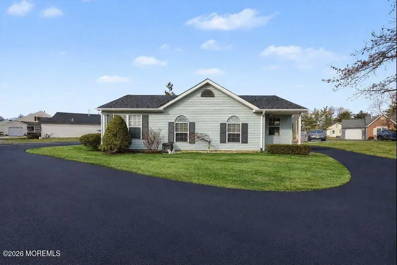 32 Carnaby Close, Freehold, NJ 07728 - Image #3