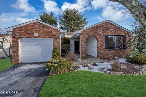 51 Lakeview Drive, Marlboro, NJ 07746