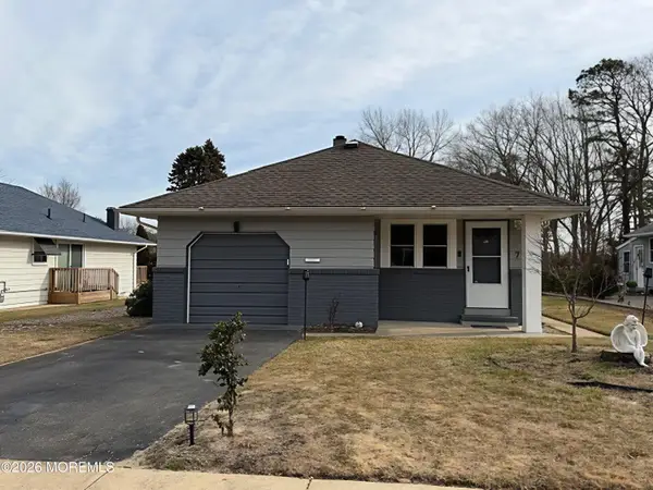 7 Mount Kisco Drive, Toms River, NJ 08753