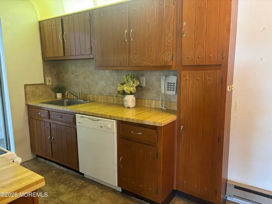 142 Cross Slope Court #E, Manalapan Township, NJ 07726 - Image #3