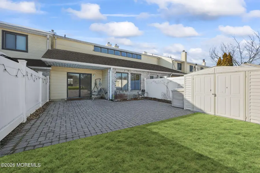 26 Front Court, Old Bridge, NJ 08857 - Image #2