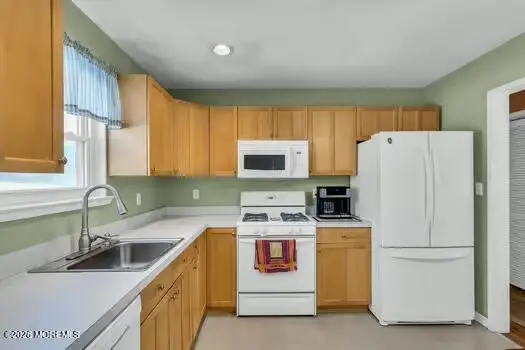 10 Lexington Road, Howell, NJ 07731 - #3