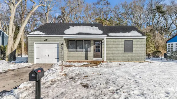 213 Hamilton Drive, Toms River, NJ 08753