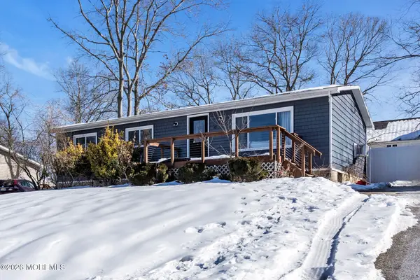 49 Flipper Avenue, Manahawkin, NJ 08050