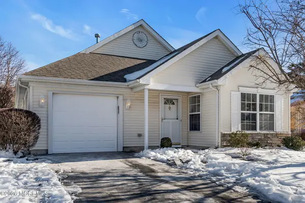 11 Schoolhouse Lane, Lakewood, NJ 08701