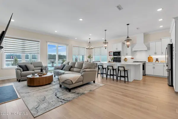 18 Begonia Drive, Manalapan, NJ 07726