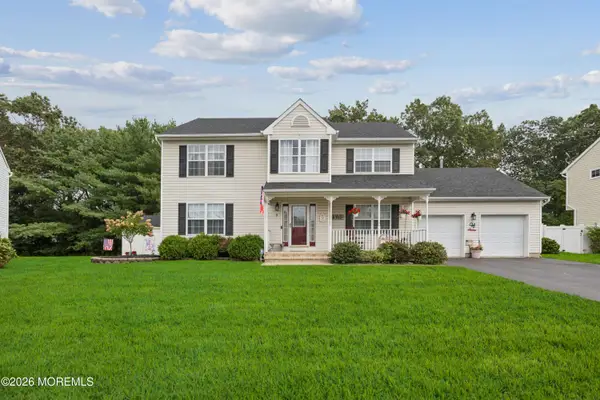 9 Shenendoah Road, Howell, NJ 07731