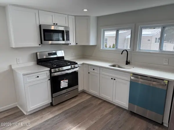 21 Essex Lane, Howell, NJ 07731