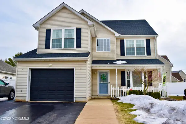 15 Dolphin Circle, Bayville, NJ 08721