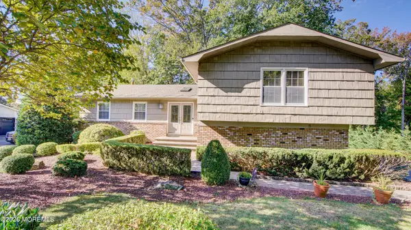 8 Manor Drive, Manalapan, NJ 07726