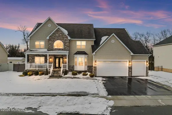 8 Cindy Court, Howell, NJ 07731