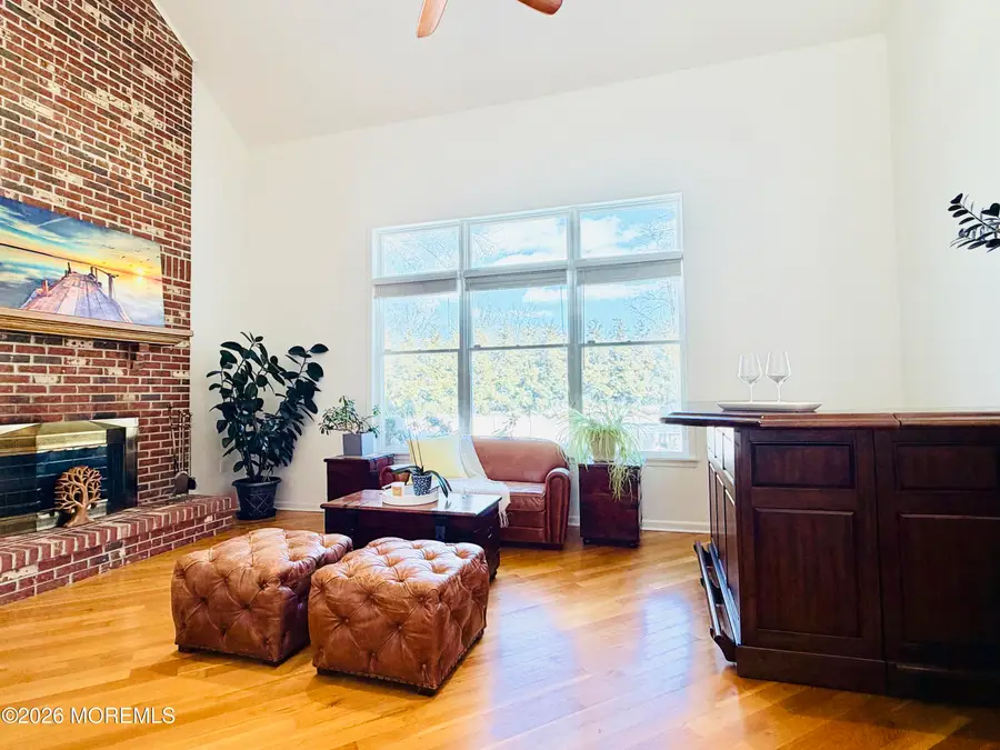 4 Roxbury Lane, Manalapan, NJ 07726 - #3