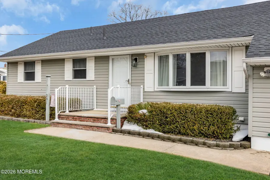 201 Summit Avenue, Belford, NJ 07718 - #2