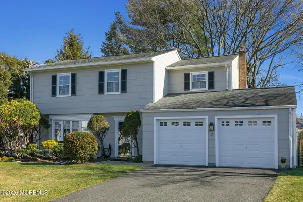 7 Meadow Court, Hazlet, NJ 07730