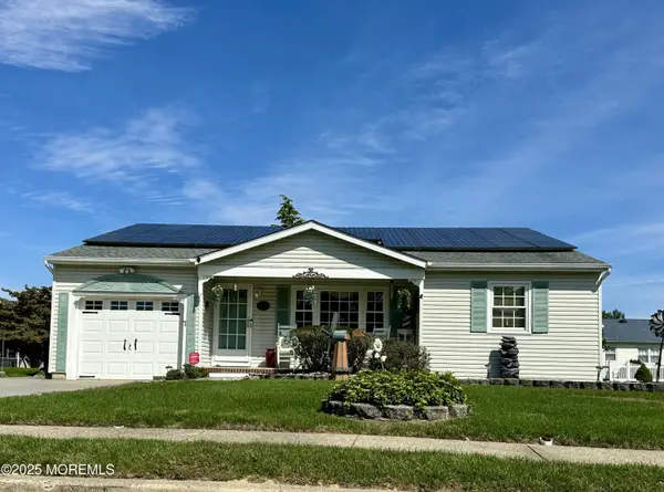 7 Bedford Court, Toms River, NJ 08757