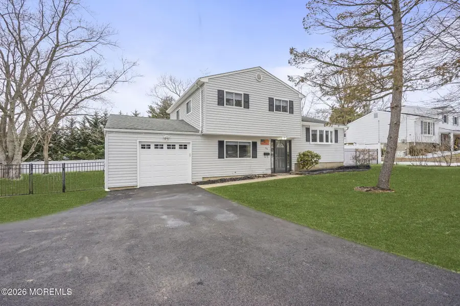 520 East Road, Belford, NJ 07718 - #2