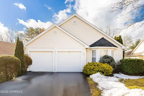 14 Oakmont Road, Lakewood, NJ 08701