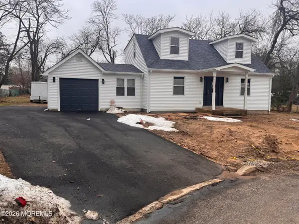 18 Pica Place, Tinton Falls, NJ 07724