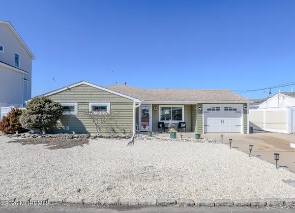 16 Peg Leg Way, Waretown, NJ 08758