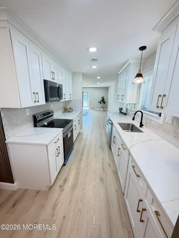 81 Amberly Drive #B, Manalapan, NJ 07726