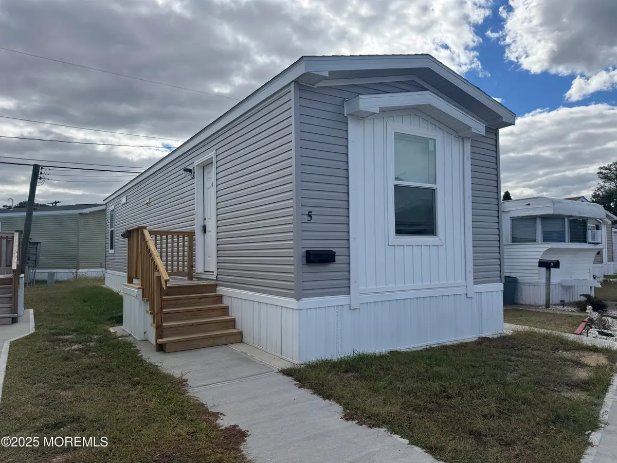 5 Avenue B, Hazlet, NJ 07734 - #1