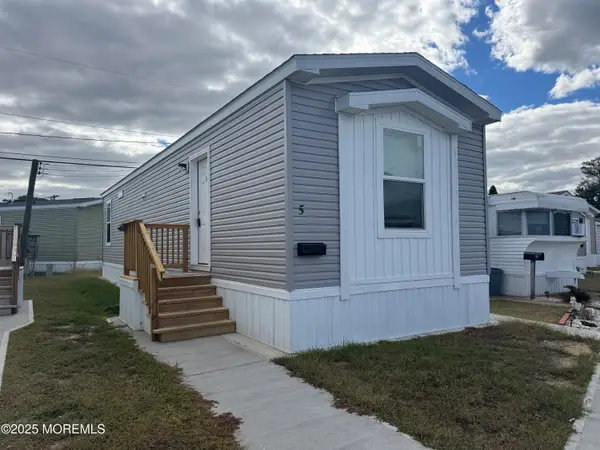 5 Avenue B, Hazlet, NJ 07734