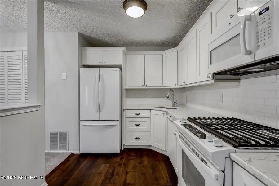 54 Des Moines Court, Tinton Falls, NJ 07712 - #3