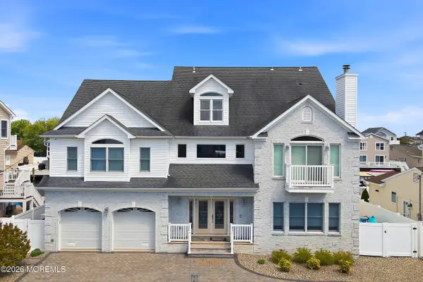 17 Lagoon Drive, Toms River, NJ 08753