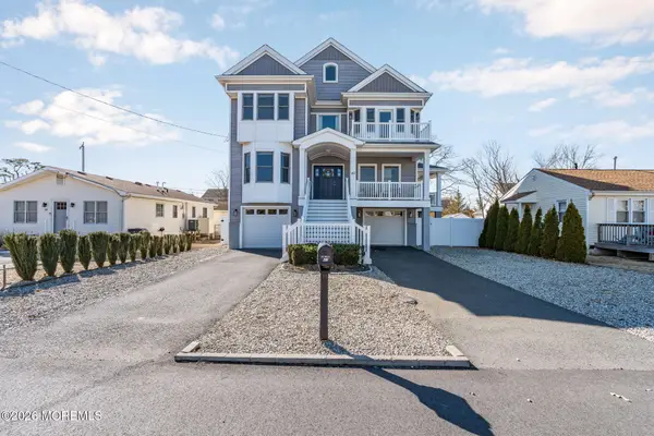 42 Harbor View Lane, Toms River, NJ 08753