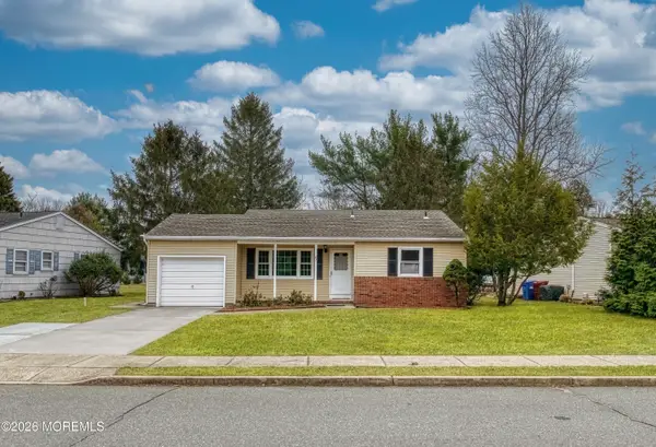 63 Brakenbury Drive, Toms River, NJ 08757