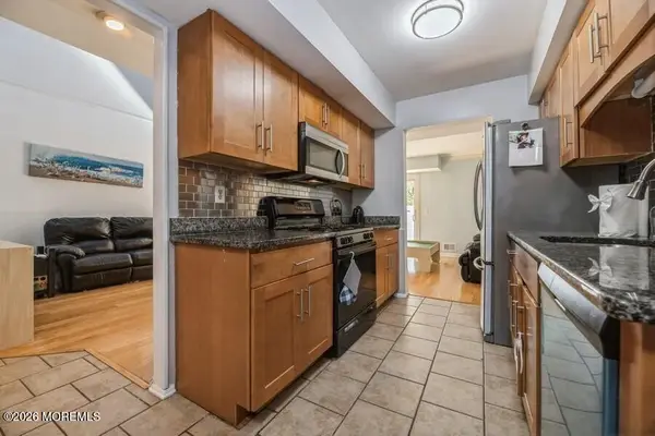 25 Rambling Meadow Court, Eatontown, NJ 07724