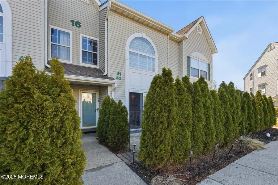 42 Richmond Court, Tinton Falls, NJ 07712 - #3