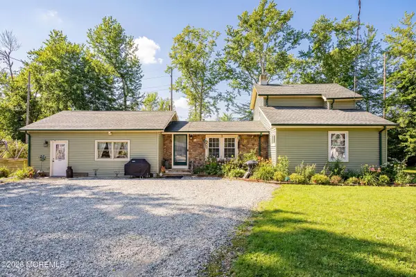 7 Marl Road, Farmingdale, NJ 07727