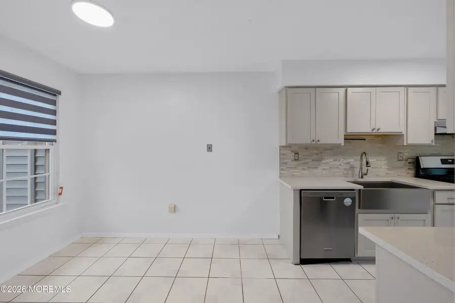 7 Farragut Square, Freehold, NJ 07728 - #3