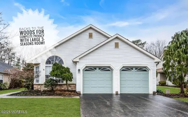 30 Strawberry Lane, Lakewood, NJ 08701