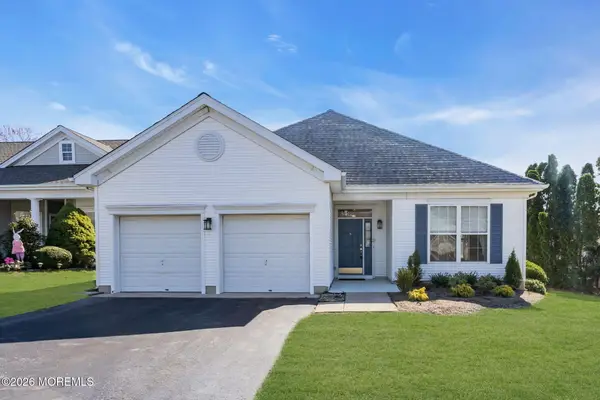 1 Gardenways Court, Lakewood, NJ 08701