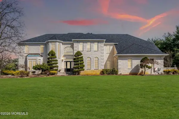 10 Ivy Lane, Manalapan, NJ 07726