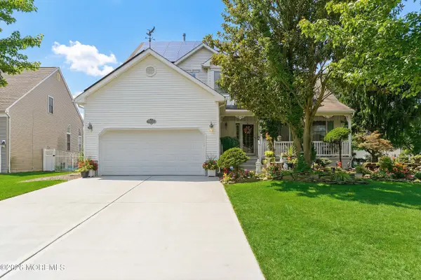 1 Ravenwood Court, Bayville, NJ 08721