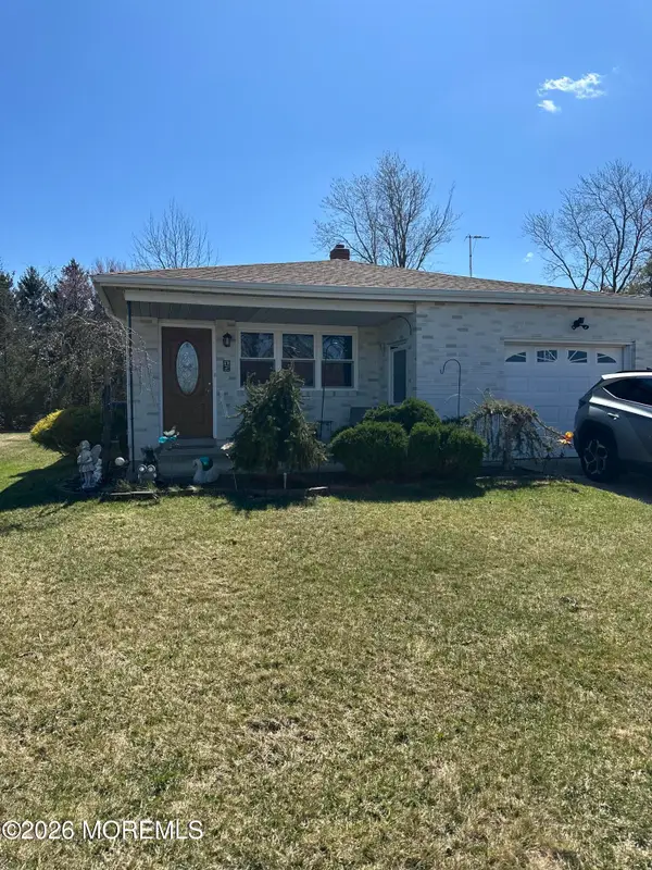 15 Bonaire Drive, Toms River, NJ 08757