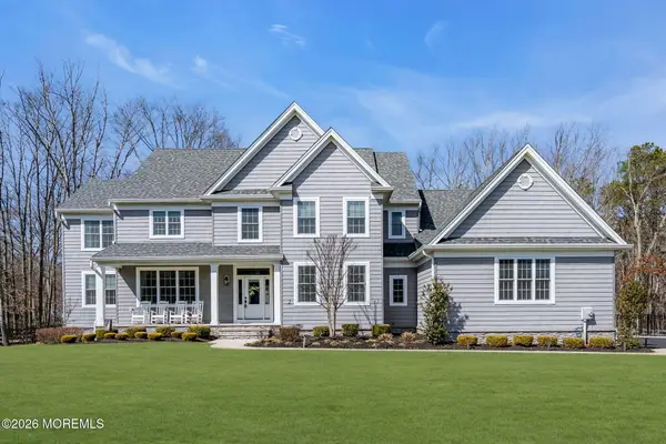 2 Tiffany Court, Farmingdale, NJ 07727