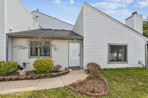 92 Lexington Circle, Matawan, NJ 07747