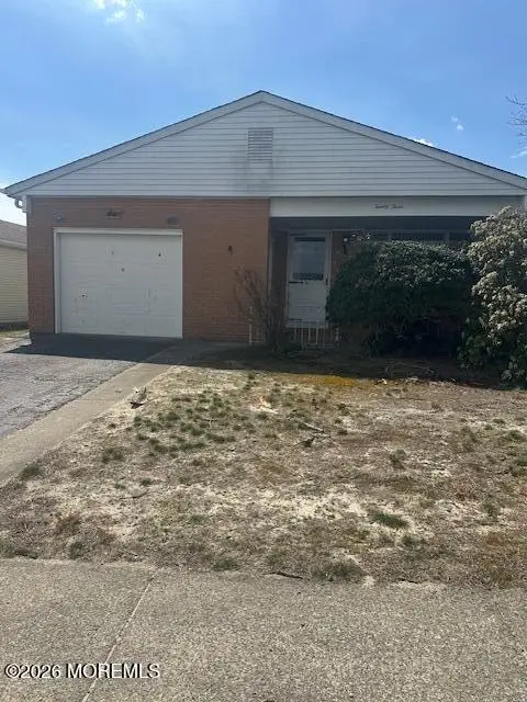 23 Longdenville Street, Toms River, NJ 08757