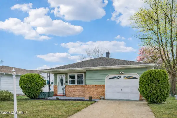 13 Barbados Drive, Toms River, NJ 08757