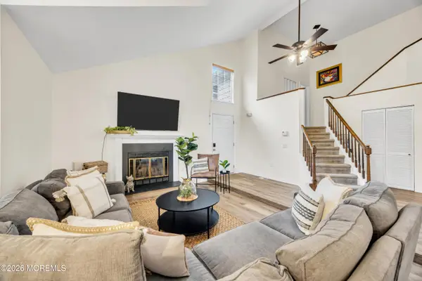 2202 Buckingham Circle, Middletown, NJ 07748