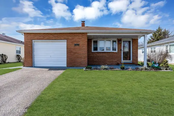 25 Spanish Wells Street, Toms River, NJ 08757