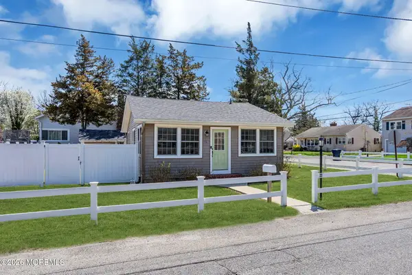 22 Harpoon Street, Beachwood, NJ 08722