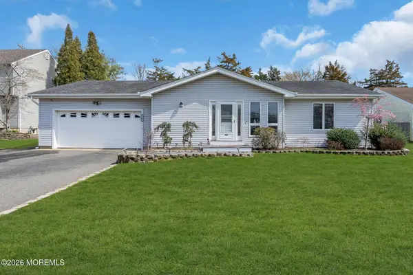 118 Joanna Drive, Toms River, NJ 08753